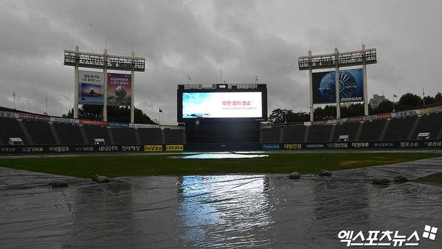 가을장마, 두산-LG 울고 SSG만 웃었다...'강인권 감독 경질' NC도 비로 하루 휴식