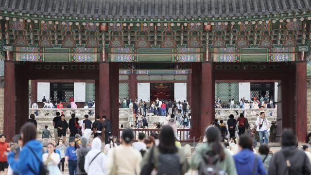 국민 5명 중 1명, 국군의날 임시공휴일에 '부정적'