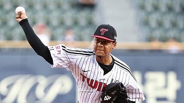 LG 에르난데스, 두산 상대로 공 5개 던지고 헤드샷 퇴장