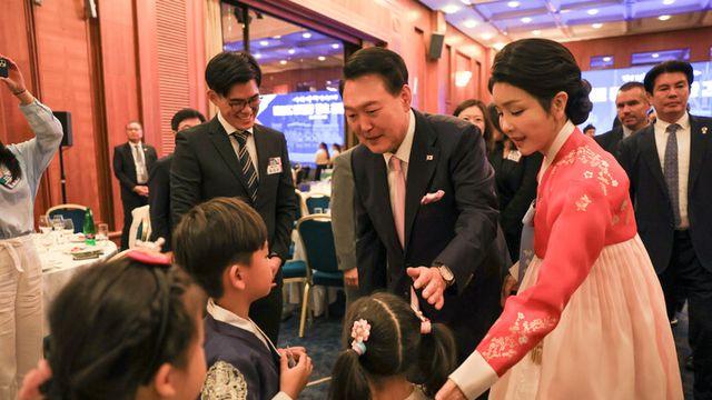 윤석열 대통령 부부, 체코 동포간담회 참석