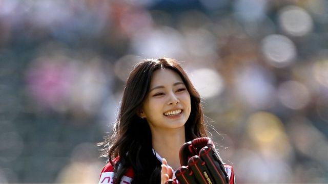 쯔위 ‘즐거운 시구였어요’