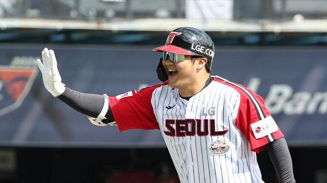 '문보경 스리런포로 생애 첫 20홈런' LG, 두산 꺾고 3위 굳히기