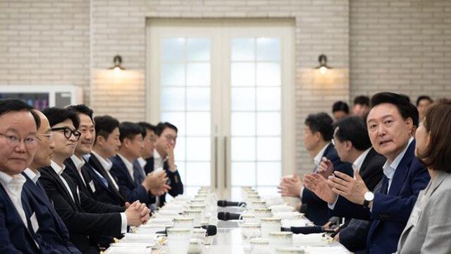 윤석열-한동훈 24일 만찬회동에 정치권 이목...한 대표, 만찬 전 독대요청