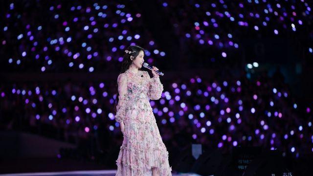 아이유 “나 따위가 100번째 콘서트에 월드투어도…유애나 덕분”