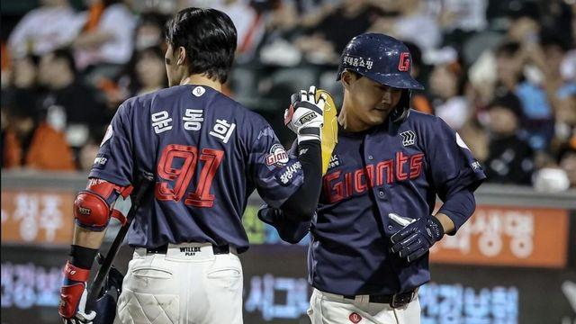 운동희 9회 2타점 역전 적시타 '쾅'…롯데, 한화 3-2 재역전승 '가을야구 실낱 희망 살렸다' [대전:스코어]