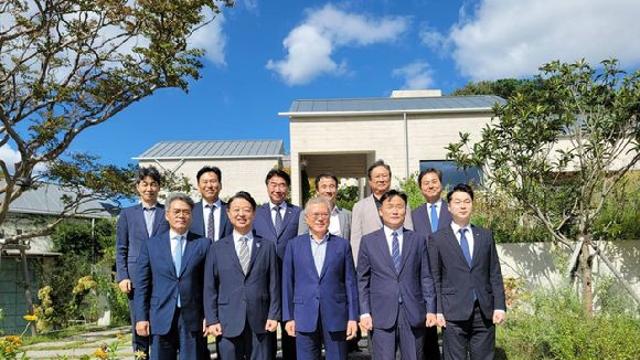 민주 '전정권탄압위', 文 만나 