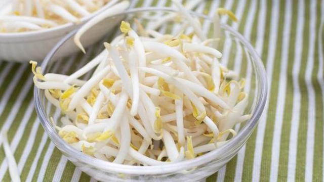 매번 헷갈리는 '콩나물 삶는 시간'… 이렇게 하면 아삭해요