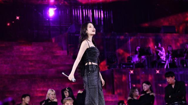 '사랑했다, 여름'...상암벌 입성한 아이유, 월드투어 여정 마침표 [종합]..