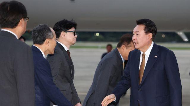 국민의힘, 당정 만찬 앞두고 분분…윤-한 '공항패싱'에 '독대요청'까지