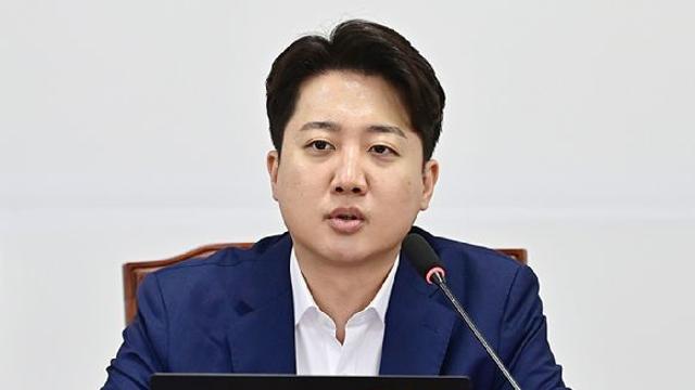 '공천거래' 늪 갇힌 이준석…여야, '대권잠룡' 견제 본격화되나
