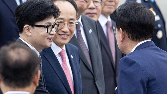 윤 대통령, 단둘이 보자는 한동훈 요청 거부... 윤 대통령이 떨떠름한 이유