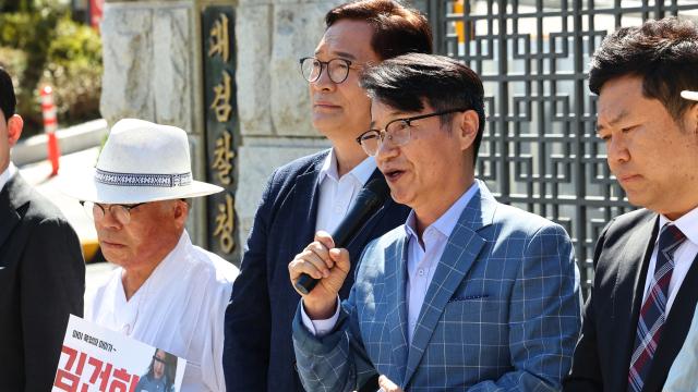 검찰 수심위, '명품백' 최재영 기소의견…김건희와 반대 결론