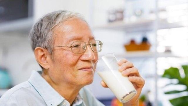 단백질 섭취, 노년층 알츠하이머병 예방에 긍정적 영향...삽화 기억 개선 효과