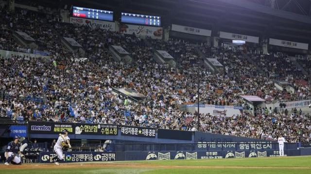 홈 최종전 맞은 두산, 창단 첫 130만 관중 달성...매진도 26회 '역대 최다' [IS 잠실]