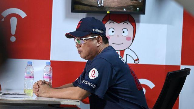 김태형 감독 ‘멀어지는 가을야구’