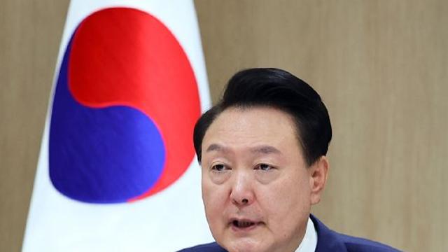 尹, 귀국 후 첫 국무회의서 