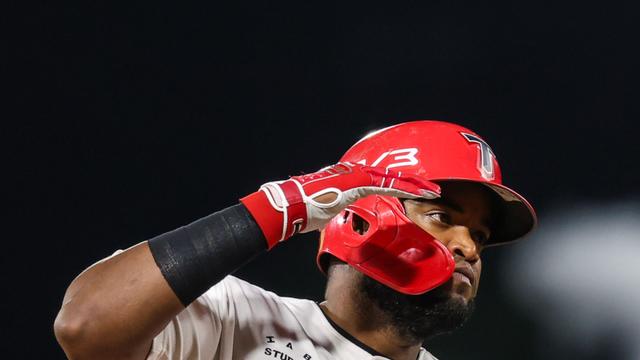 “이제 그만 뛰게 해주는 게 좋다” KIA 소크라테스, 고집 꺾고 1군 말소…KS 준비 본격 시작