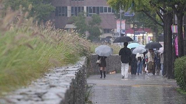 [내일날씨] 전국 흐리고 곳곳 소나기…큰 일교차 주의