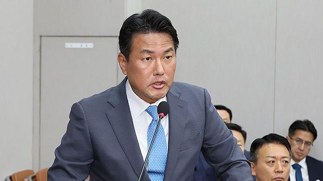 대통령실-야당, 김태효 '국기에 대한 경례' 놓고 옥신각신