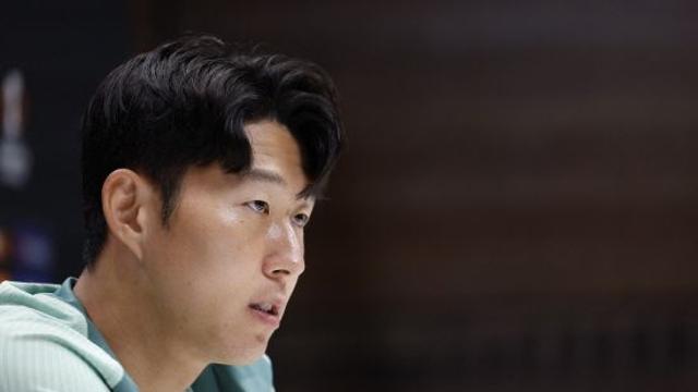 손흥민, '2400억 거액' 허공으로…토트넘 1년 연장 옵션 행사, 다년 계약 '아직'