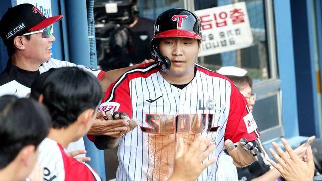 선발 출전 자처한 문보경...염경엽 감독 