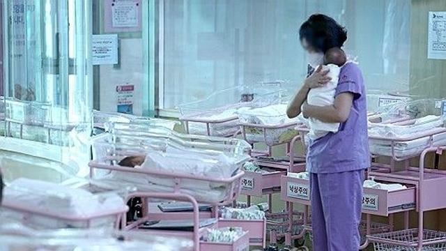 맞벌이 부부 육아휴직 2년→3년…배우자 출산휴가도 20일로 확대