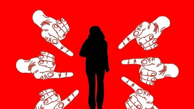 '김 가루 치우게 했다가'…학부모 앞에서 무릎 꿇고 해고 당한 유치원 교사