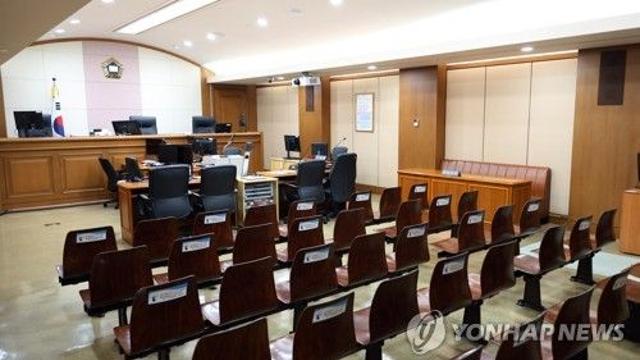 아이 숨지자 4년간 가방에 방치한 30대 친모에 징역 7년 구형