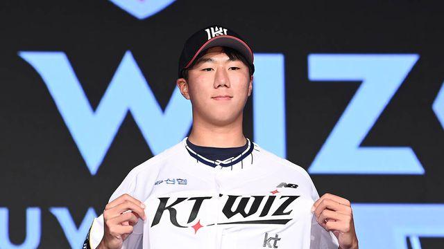1R 김동현 2억원…KT, 2025년 신인 선수 11명 계약 완료