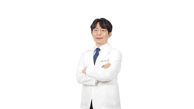극심한 통증에 팔이 올라가지 않는다면, 석회성건염 의심해야