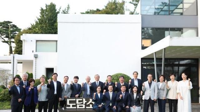 김동연 경기도지사, 전해철 위원장과 제2기 도정자문위원회 출범. 첫 회의 열어