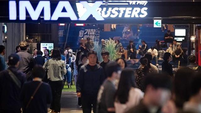 역주행으로 1위 찍었다…개봉 9일 만에 10만 관객 돌파한 레전드 영화