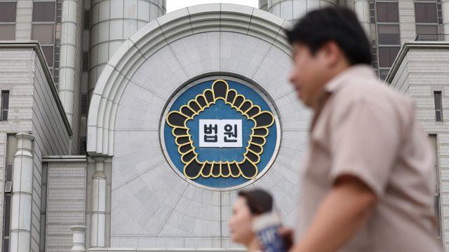 손님한테 '깨진 맥주병' 휘두르며 난동… 50대 징역 1년 구형