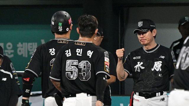 PS 간절한 KT의 재역전승.…'단독 5위' 이강철 감독 