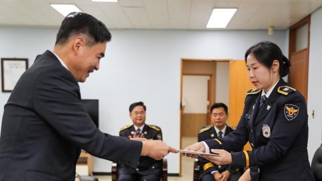 尹, '3자녀 엄마' 신임 순경에 축하 서한…