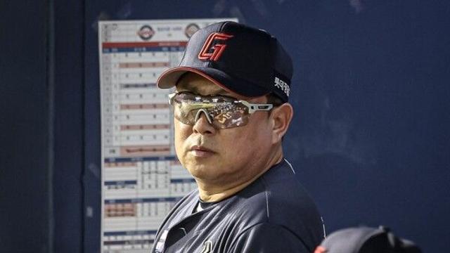 가을야구 탈락에도 시즌 14번째 매진… 김태형 롯데 감독 