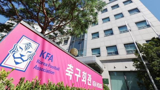 이 한국 축구 감독이 축구협회를 향해 직격탄 날렸다