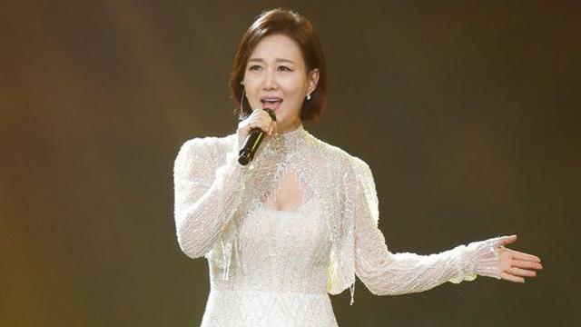 ...트롯 여왕 장윤정 콘서트 빈자리 근황..jpg