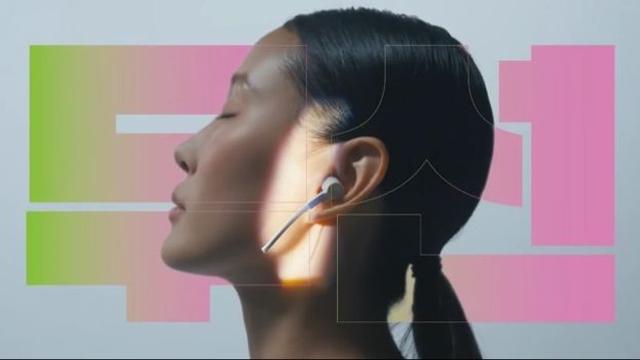 과거 에어팟 디자인을 디스했던 삼성