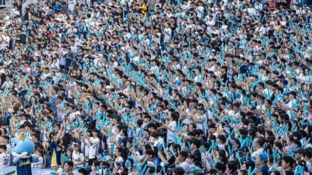 NC, 구단 관중 신기록 달성…창원 야구팬 열기로 후끈한 NC 파크 [창원 현장]