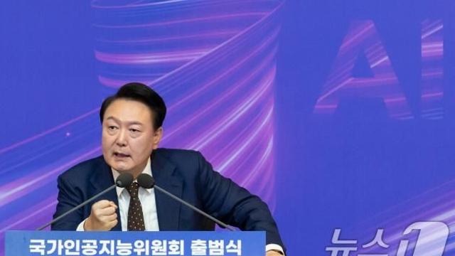 윤 대통령, 지지율 23%…70대 똘똘 뭉쳐 '10%대 붕괴' 막았다