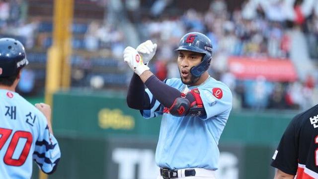 롯데 레이예스, 역대 2번째 단일시즌 200안타… 최다 안타까지 -1