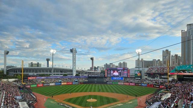 위즈파크 열기 뜨겁다! '2024시즌 마지막 홈경기' KT, 키움전 1만8700석 '완판' [수원 현장]