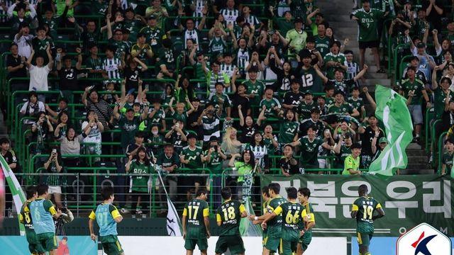 [현장리포트] 전략, 교체카드 모두 통한 전북, 생존권에 한 걸음 더…