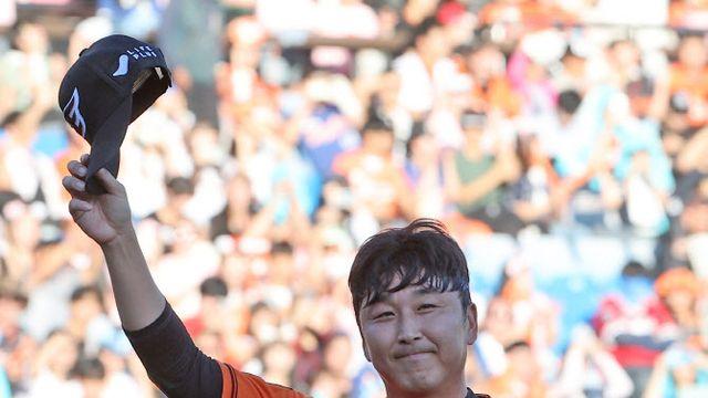 '첫 선발이 마지막 등판' 정우람, 1005경기로 화려했던 선수인생 마감