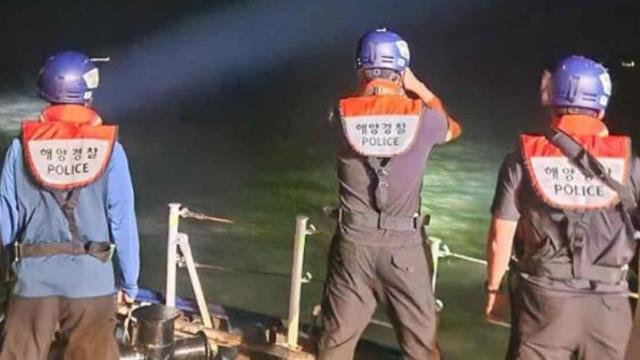 거제 흥남해수욕장 20대 실종... 해경 16시간째 수색
