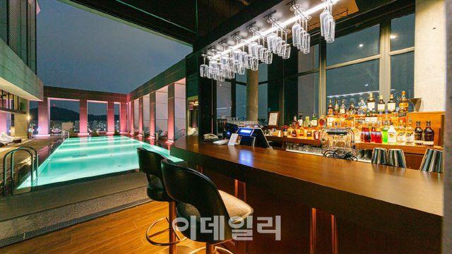 진토닉과 즐기는 L7 홍대 호캉스 '멜버른 진 나잇'