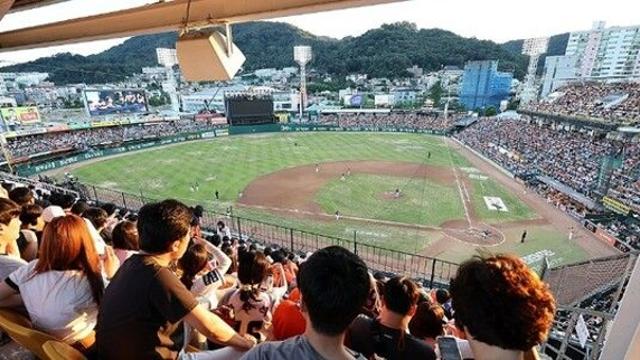 한화, 이글스파크 고별전 패배... 정우람은 1005경기 기록 세우고 은퇴