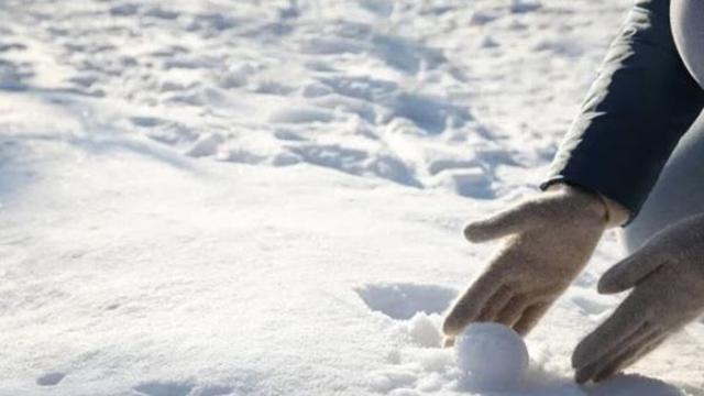 쌓여가는 눈 굴러가는 눈덩이