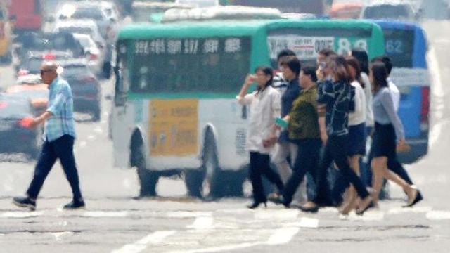 한국인들, 이 나이가 되면 자신이 늙고 있다고 느끼기 시작한다 [2000명 조사]